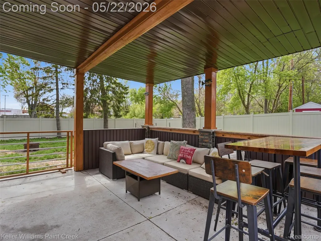 18048 Elizabeth Street Roseville City MI 48066