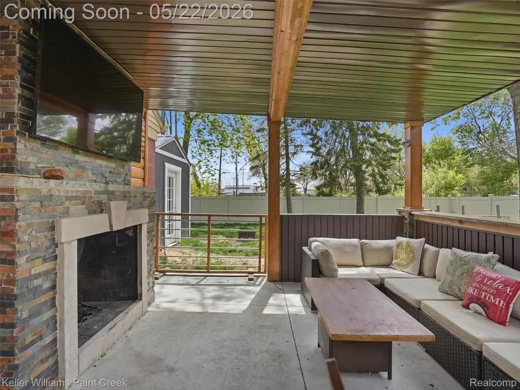 18048 Elizabeth Street Roseville City MI 48066