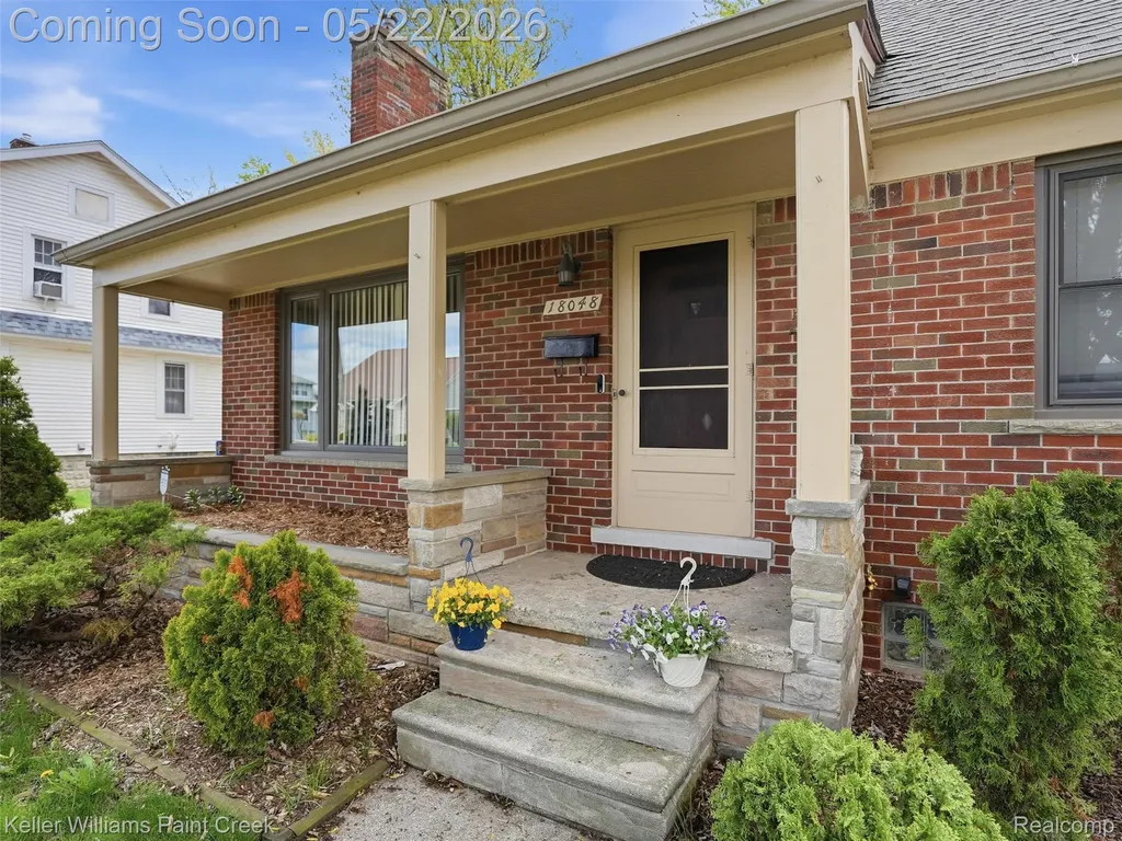 18048 Elizabeth Street Roseville City MI 48066