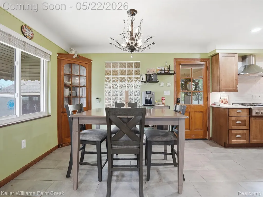 18048 Elizabeth Street Roseville City MI 48066