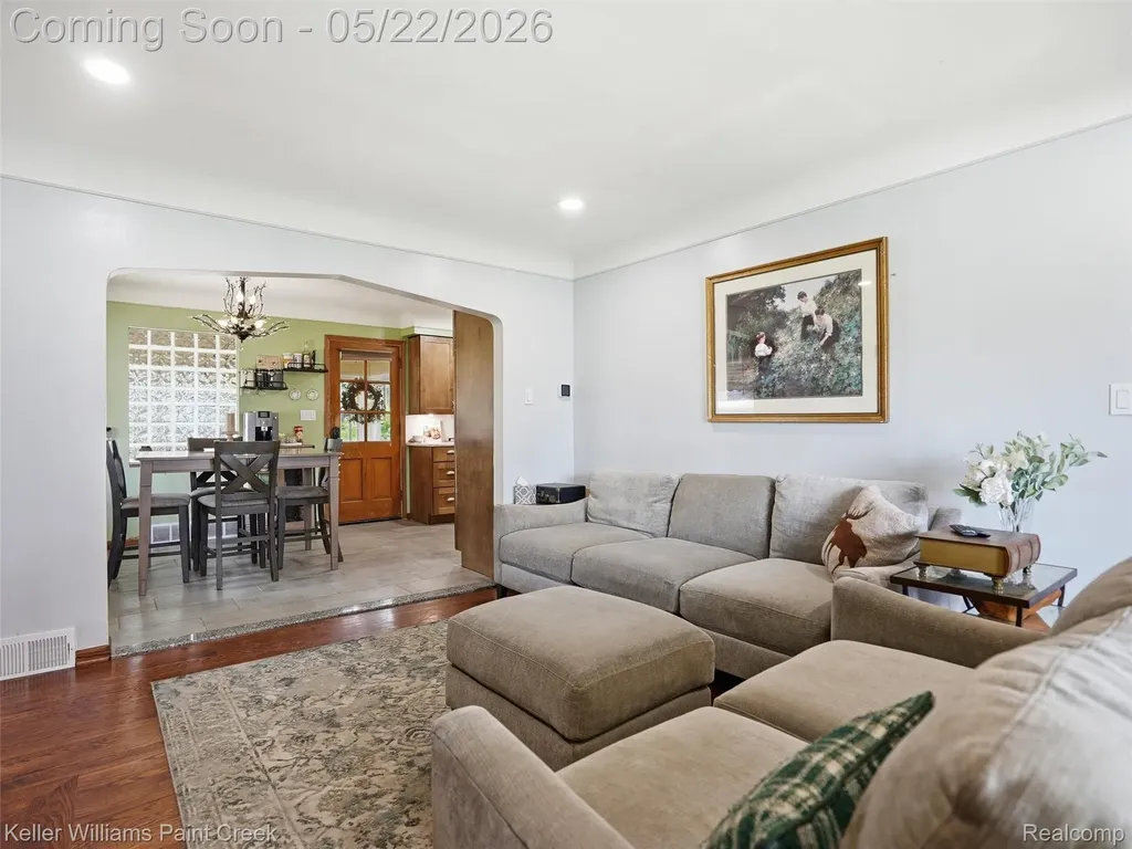 18048 Elizabeth Street Roseville City MI 48066