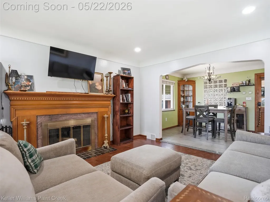 18048 Elizabeth Street Roseville City MI 48066