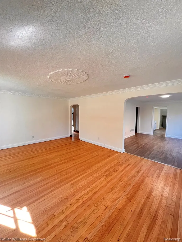 12604 E Outer Drive Detroit City MI 48224
