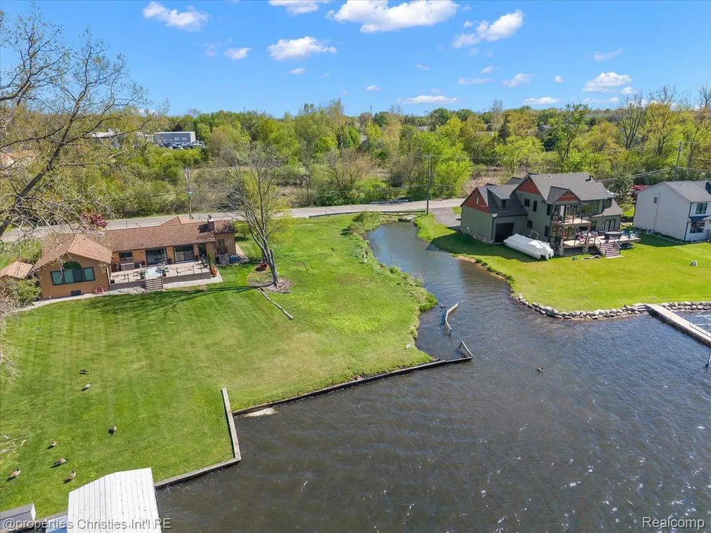 188 Wolverine Drive Wolverine Lake Village MI 48390