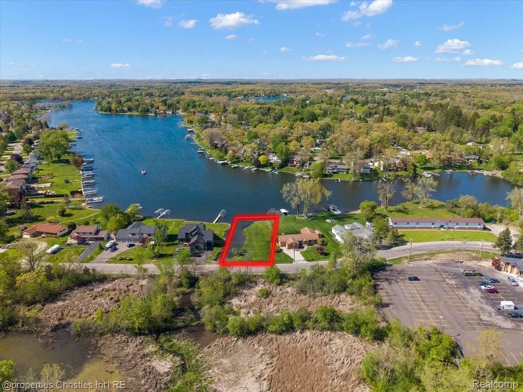 188 Wolverine Drive Wolverine Lake Village MI 48390