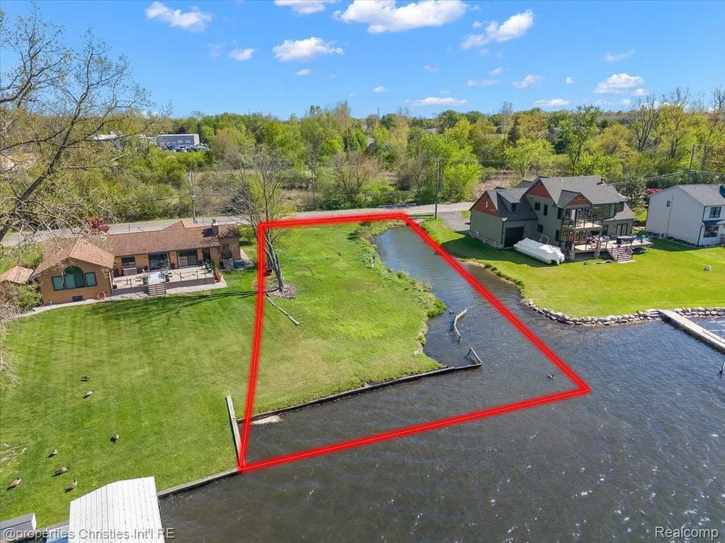 188 Wolverine Drive Wolverine Lake Village MI 48390