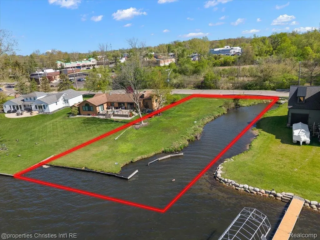 188 Wolverine Drive Wolverine Lake Village MI 48390