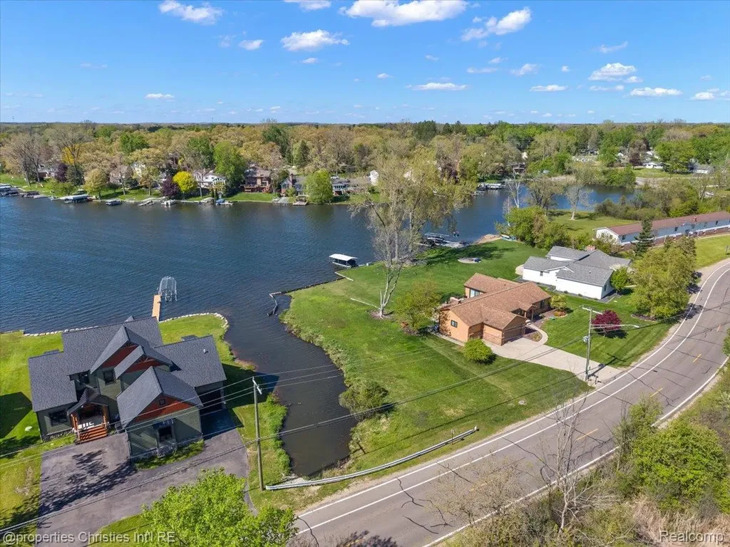 188 Wolverine Drive Wolverine Lake Village MI 48390
