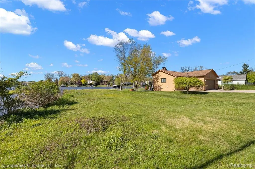 188 Wolverine Drive Wolverine Lake Village MI 48390
