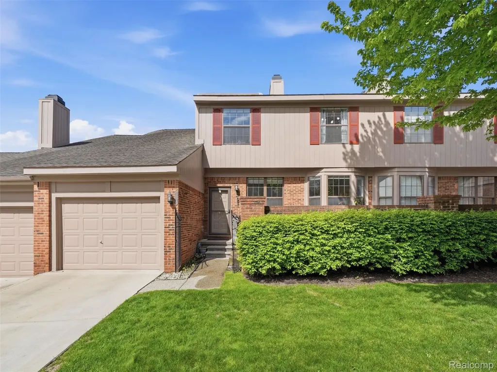 7342 Meadowridge Drive West Bloomfield Charter Township MI 48322