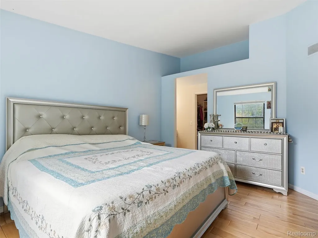 7342 Meadowridge Drive West Bloomfield Charter Township MI 48322