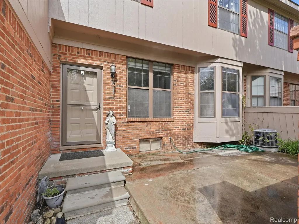 7342 Meadowridge Drive West Bloomfield Charter Township MI 48322