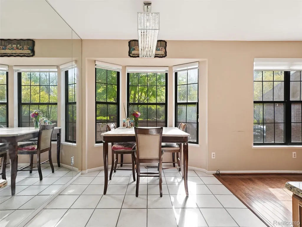 7342 Meadowridge Drive West Bloomfield Charter Township MI 48322