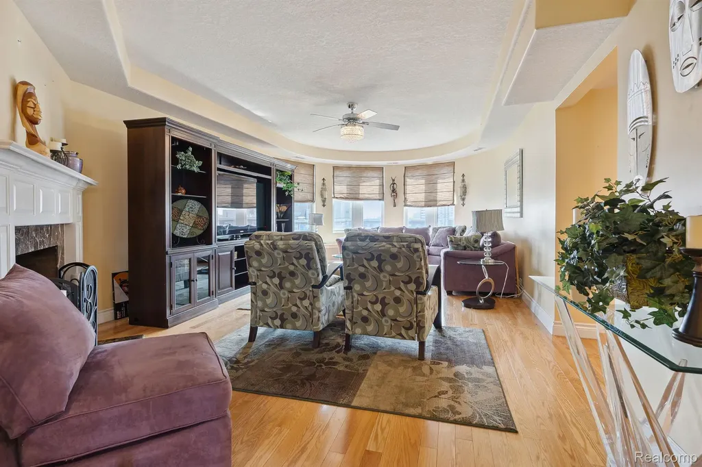 8162 E Jefferson Avenue Detroit City MI 48214