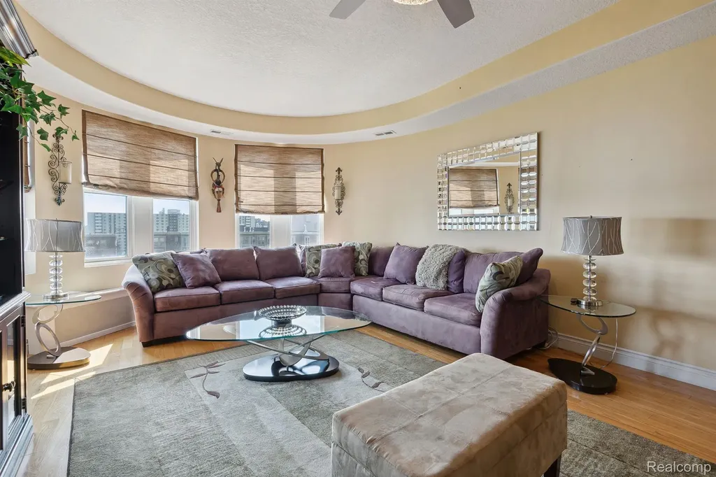 8162 E Jefferson Avenue Detroit City MI 48214