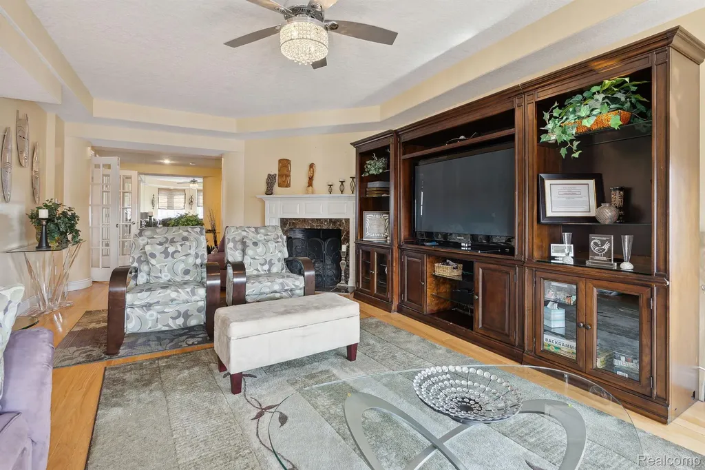 8162 E Jefferson Avenue Detroit City MI 48214