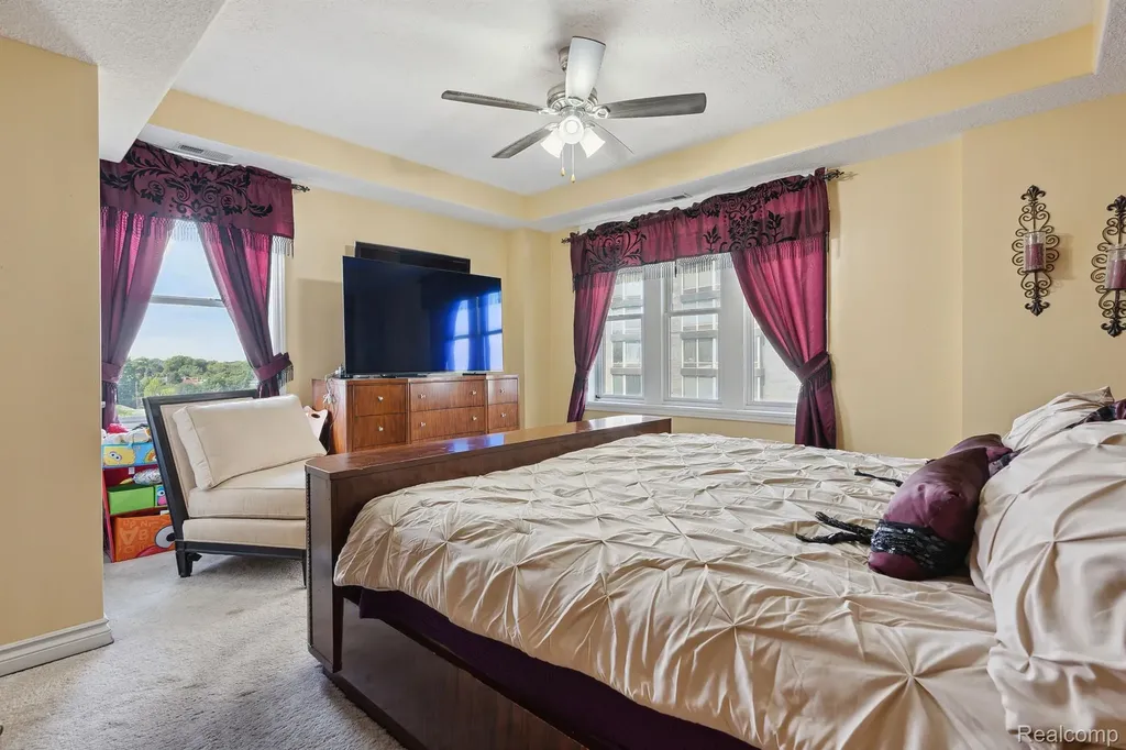 8162 E Jefferson Avenue Detroit City MI 48214