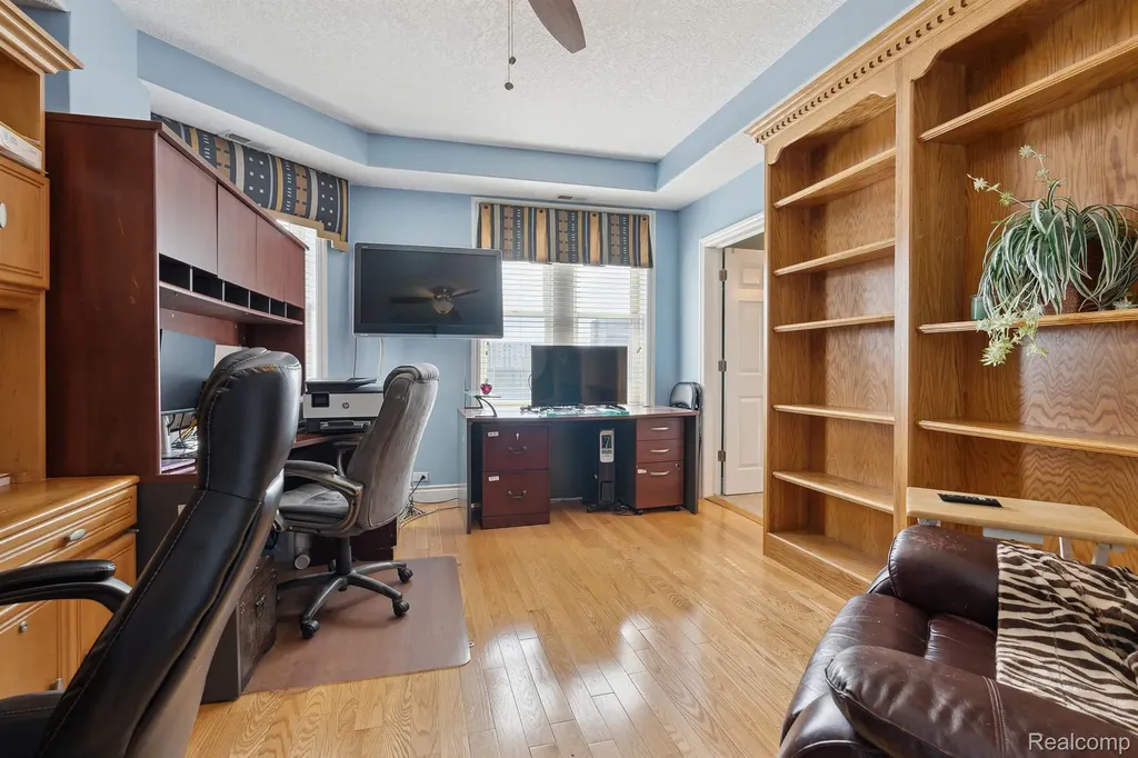 8162 E Jefferson Avenue Detroit City MI 48214