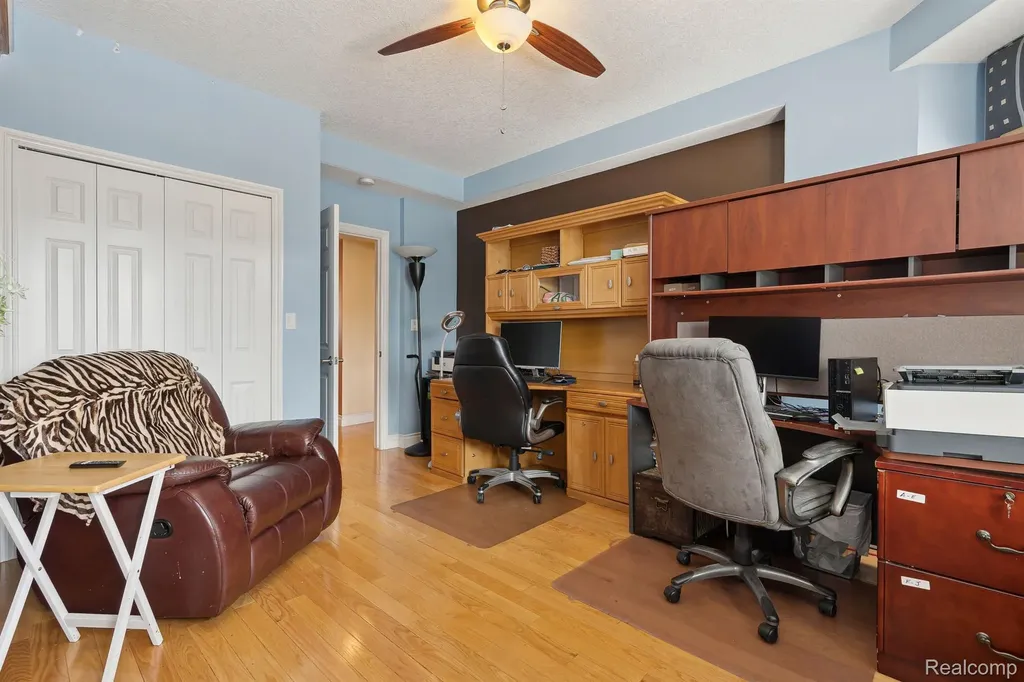 8162 E Jefferson Avenue Detroit City MI 48214