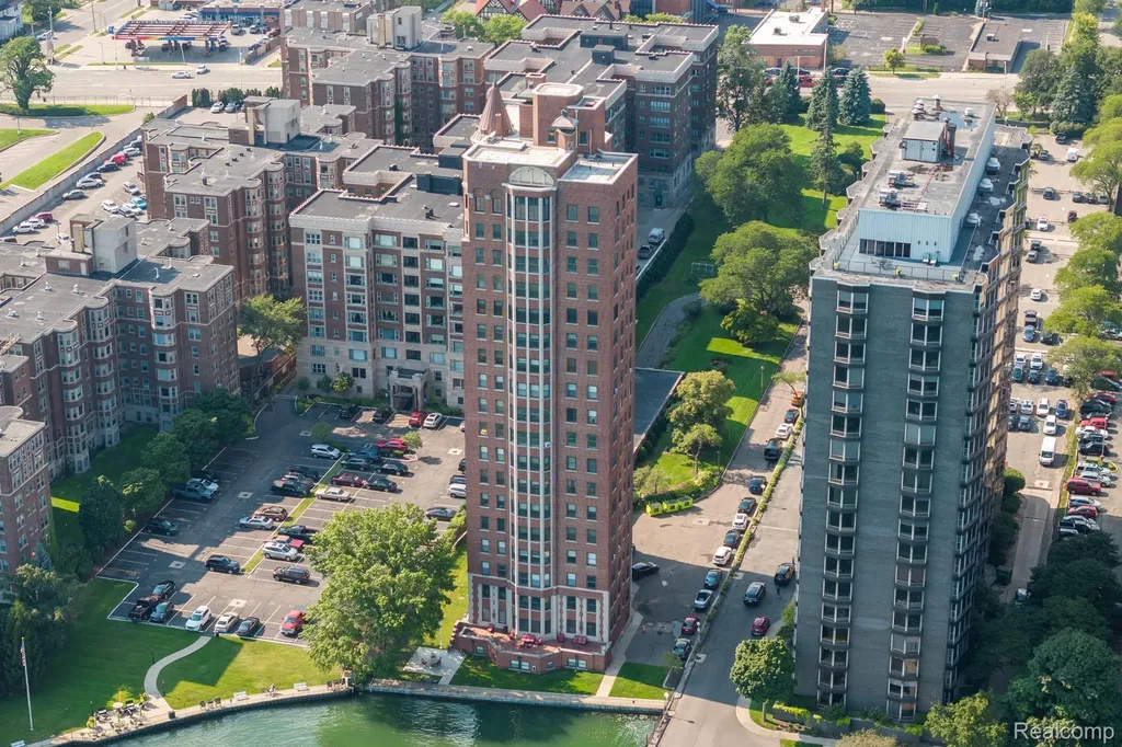 8162 E Jefferson Avenue Detroit City MI 48214