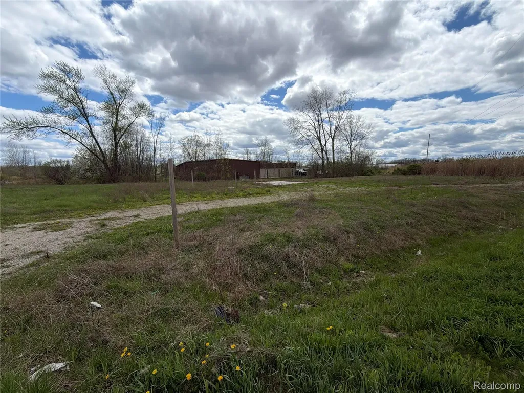 3155 W Thompson Road Fenton Charter Township MI 48430