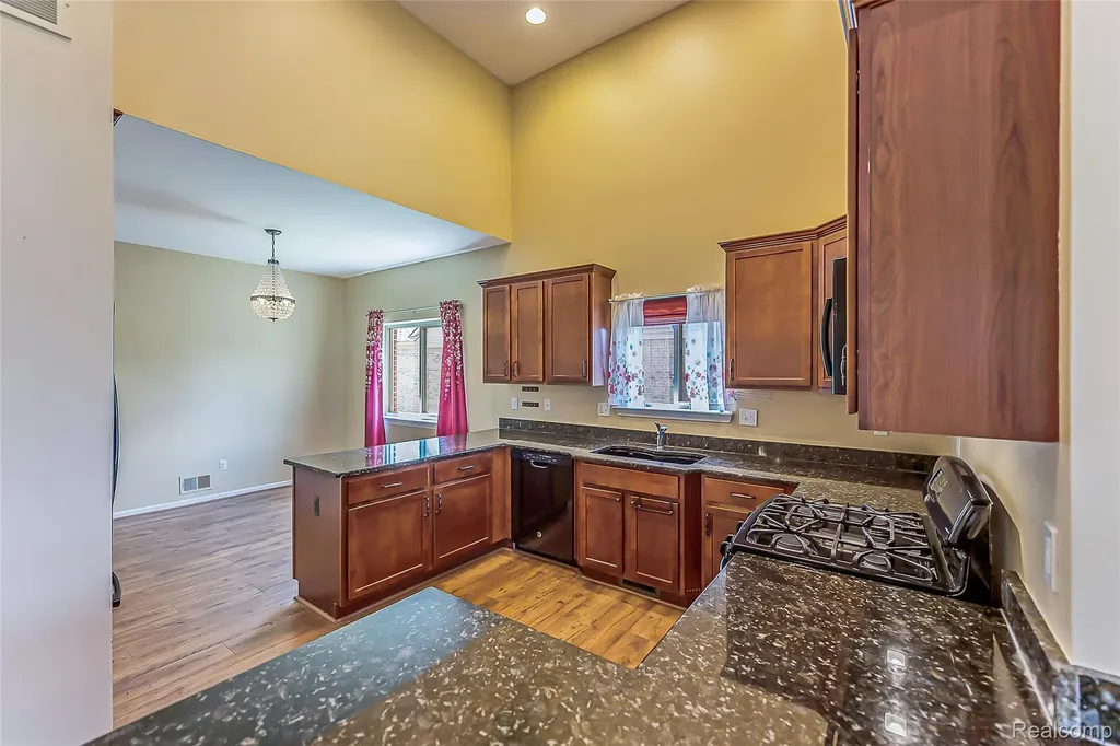 20605 Golf Ridge Circle Livonia City MI 48152