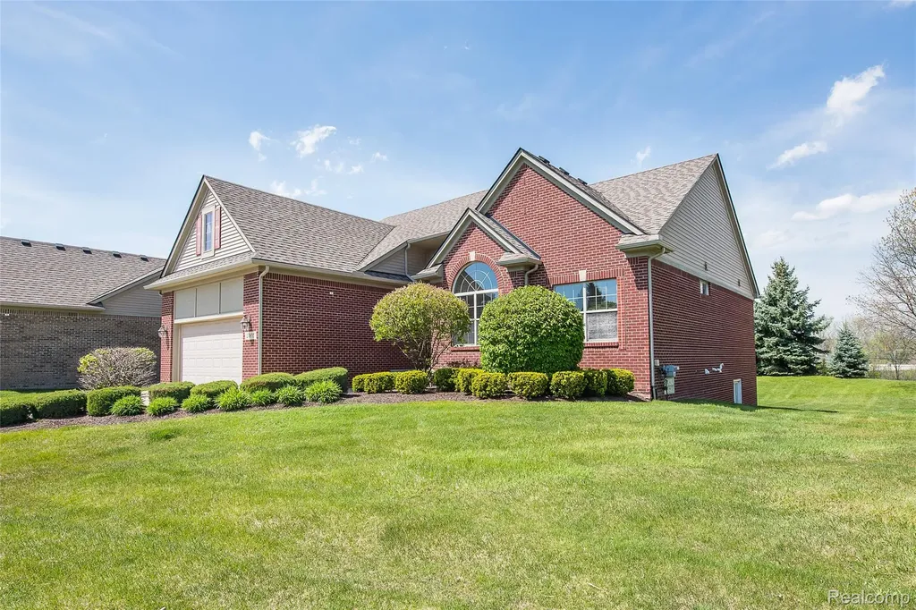 20605 Golf Ridge Circle Livonia City MI 48152