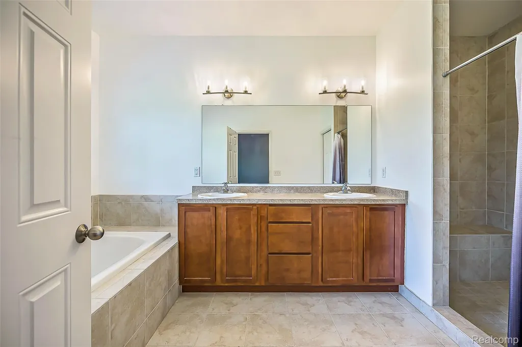 20605 Golf Ridge Circle Livonia City MI 48152
