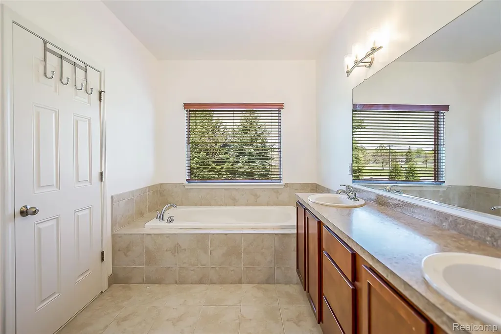 20605 Golf Ridge Circle Livonia City MI 48152