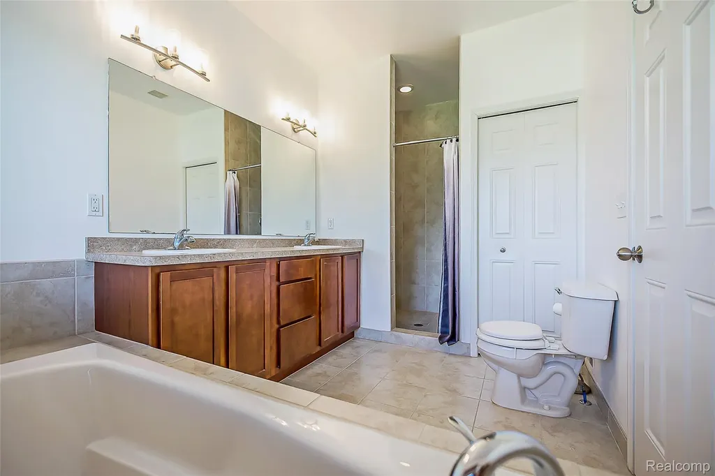 20605 Golf Ridge Circle Livonia City MI 48152