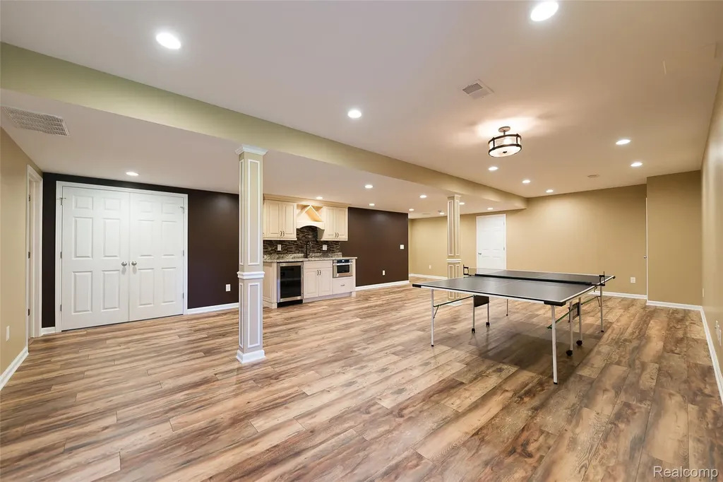 20605 Golf Ridge Circle Livonia City MI 48152