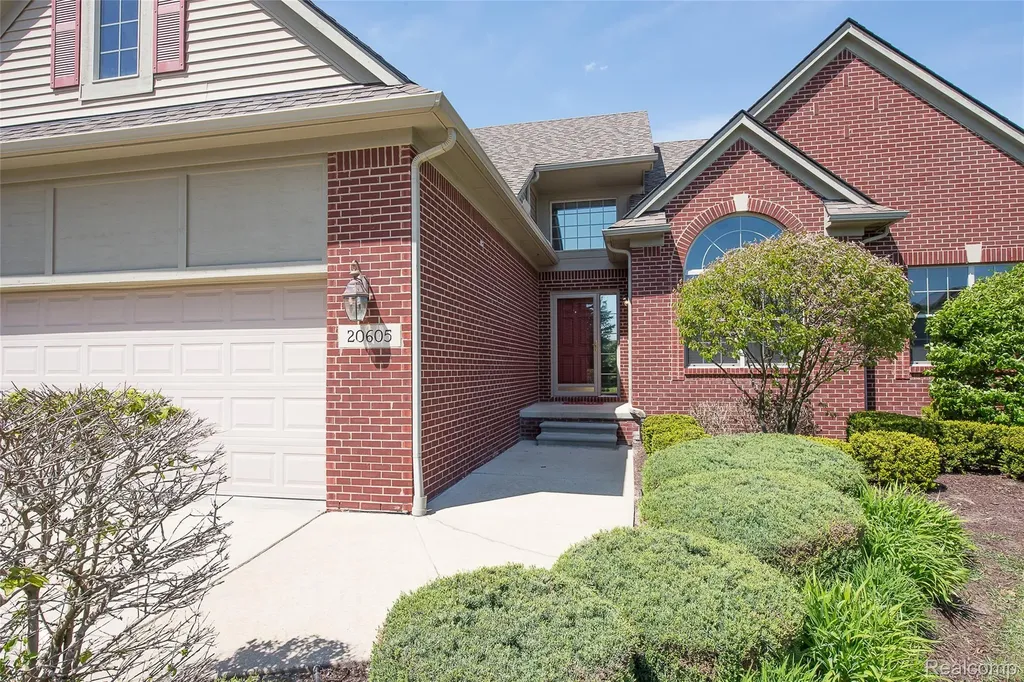 20605 Golf Ridge Circle Livonia City MI 48152