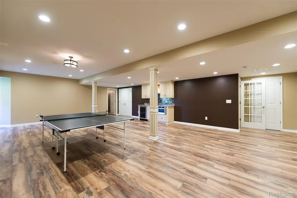 20605 Golf Ridge Circle Livonia City MI 48152