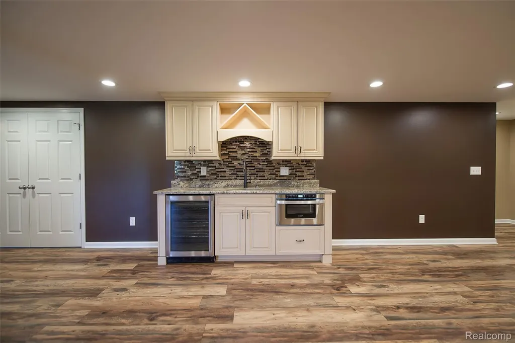 20605 Golf Ridge Circle Livonia City MI 48152