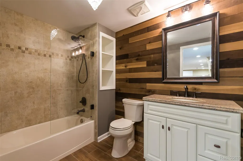 20605 Golf Ridge Circle Livonia City MI 48152