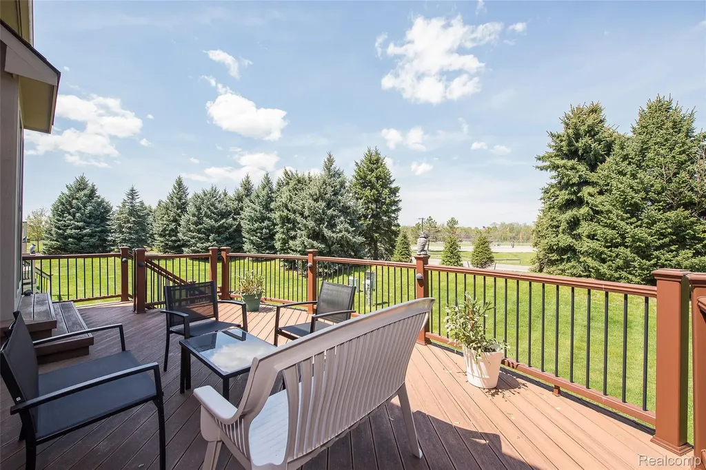 20605 Golf Ridge Circle Livonia City MI 48152