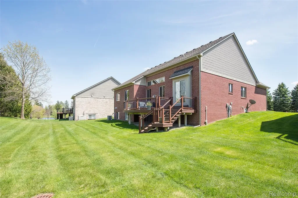 20605 Golf Ridge Circle Livonia City MI 48152