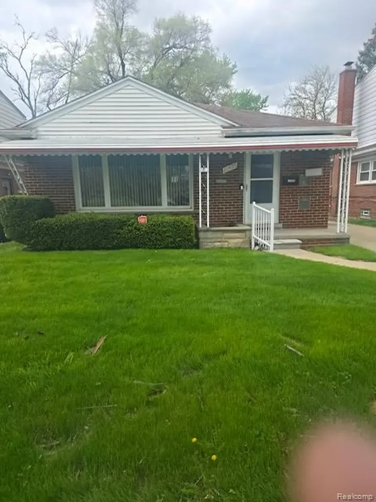 12835 W Parkway Street Detroit City MI 48223