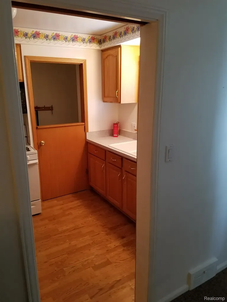 12835 W Parkway Street Detroit City MI 48223