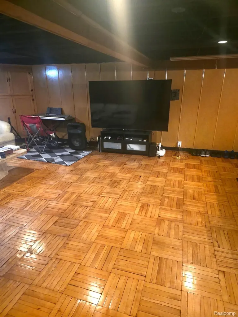 12835 W Parkway Street Detroit City MI 48223