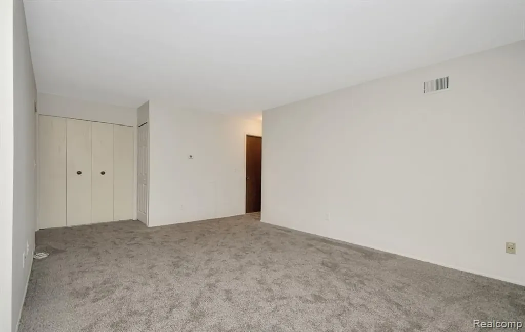 30074 W 12 Mile Road Farmington Hills City MI 48334