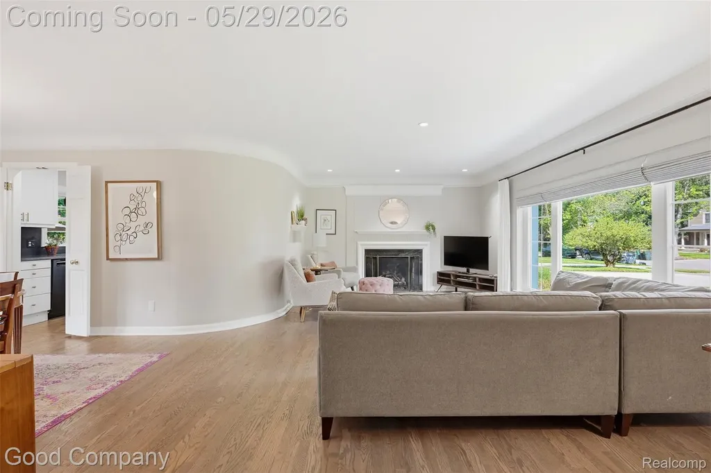 18187 Birwood Avenue Beverly Hills Village MI 48025
