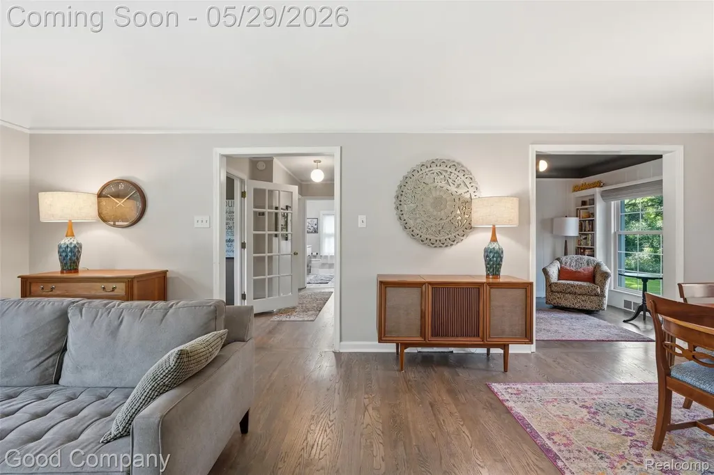 18187 Birwood Avenue Beverly Hills Village MI 48025