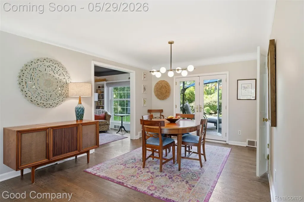 18187 Birwood Avenue Beverly Hills Village MI 48025