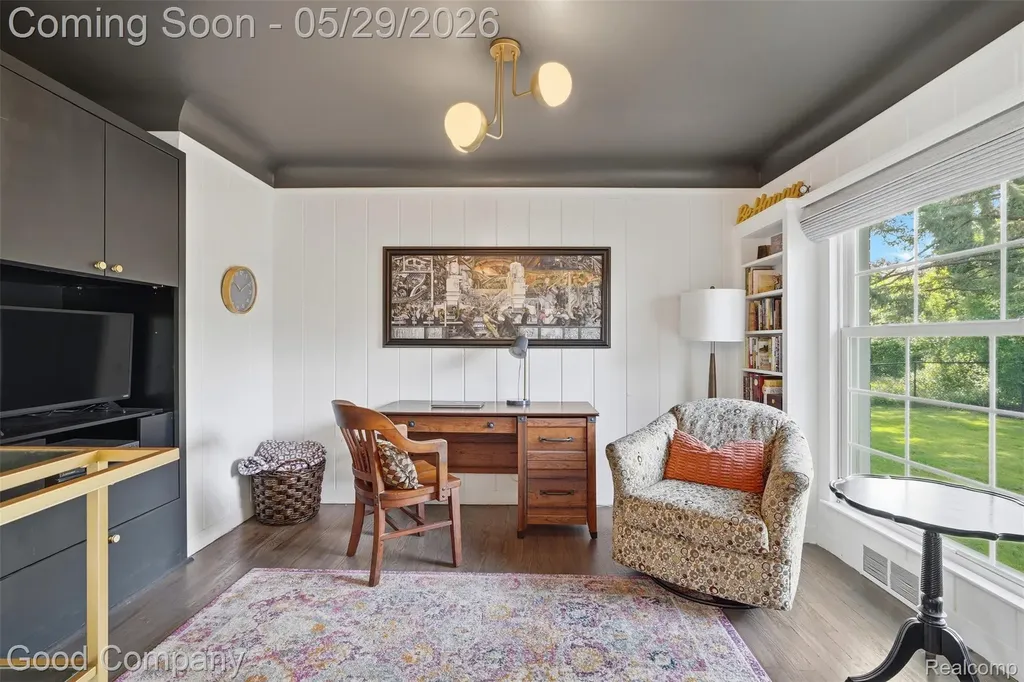 18187 Birwood Avenue Beverly Hills Village MI 48025