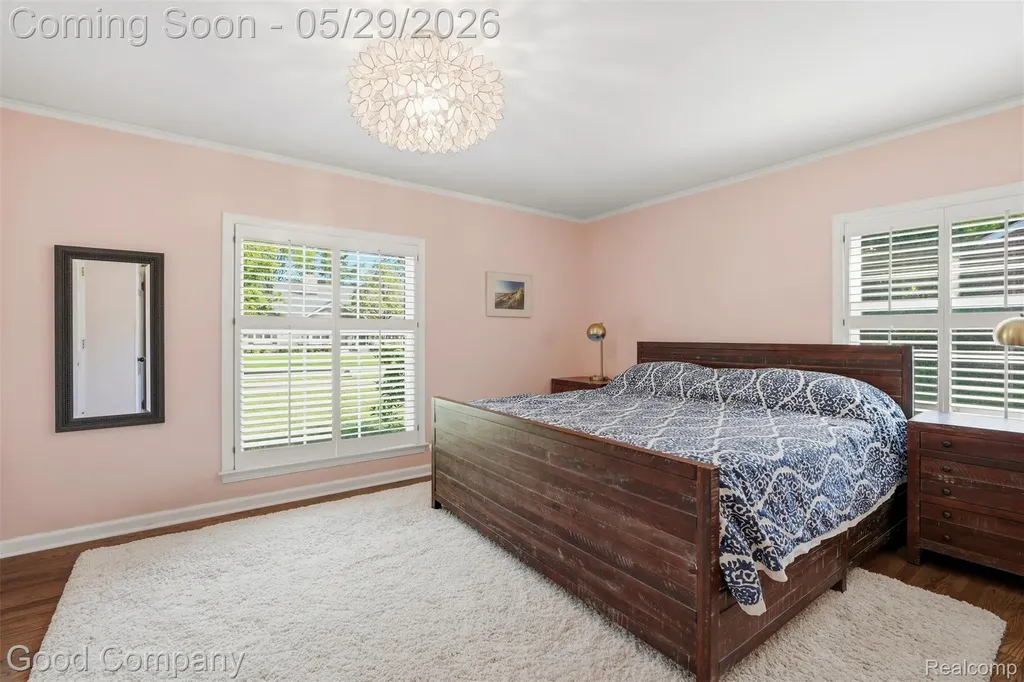 18187 Birwood Avenue Beverly Hills Village MI 48025