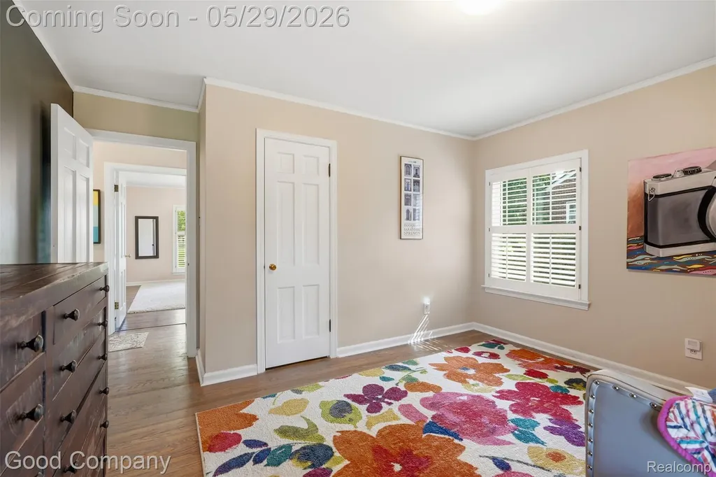 18187 Birwood Avenue Beverly Hills Village MI 48025