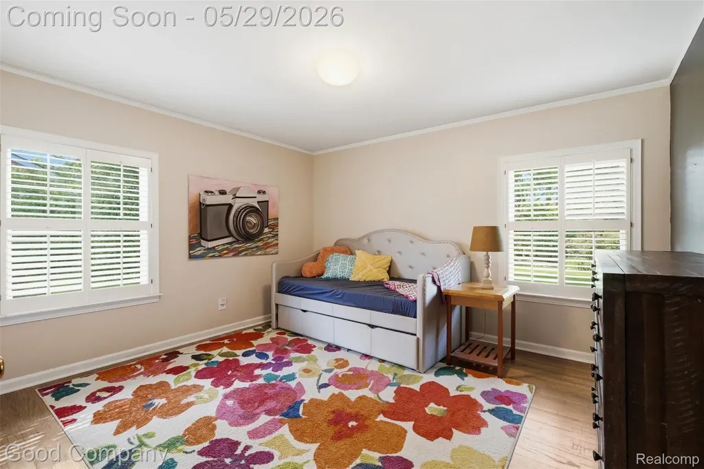 18187 Birwood Avenue Beverly Hills Village MI 48025