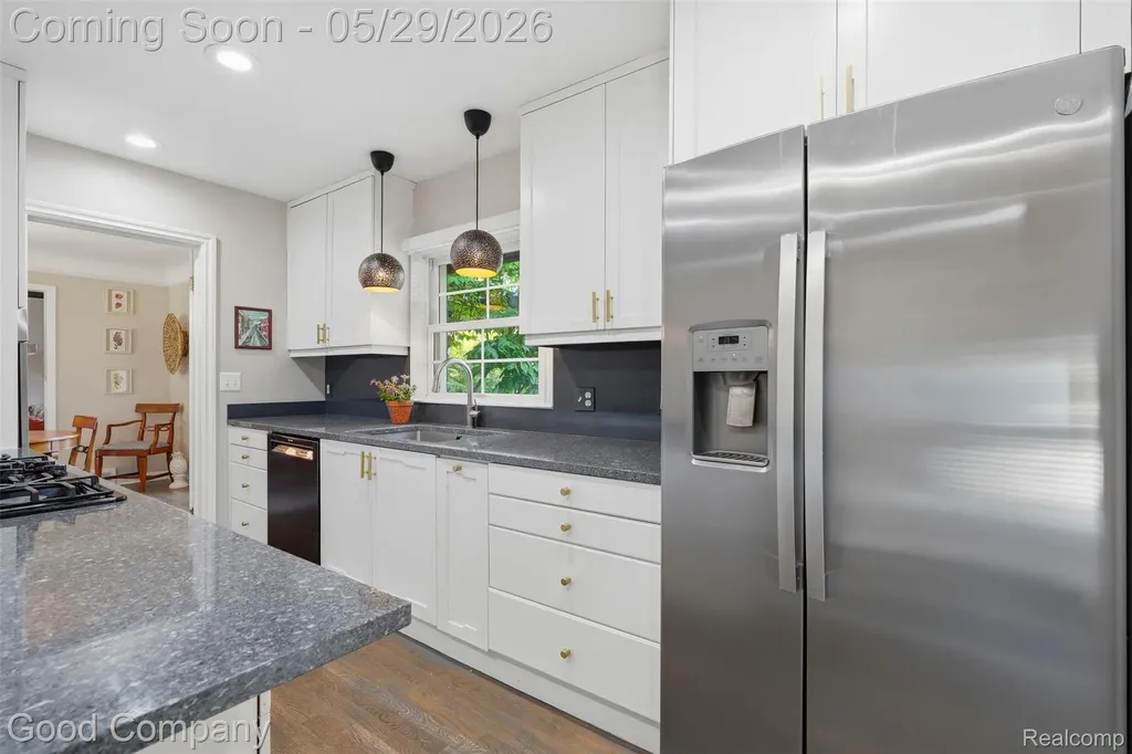 18187 Birwood Avenue Beverly Hills Village MI 48025