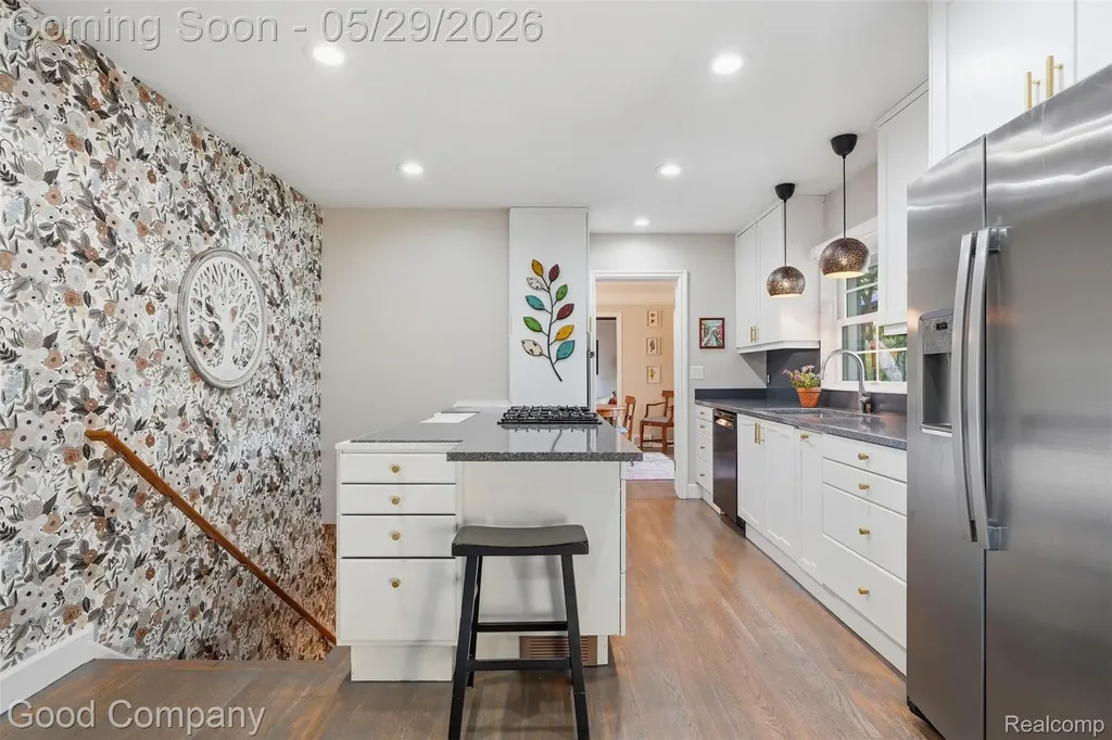 18187 Birwood Avenue Beverly Hills Village MI 48025